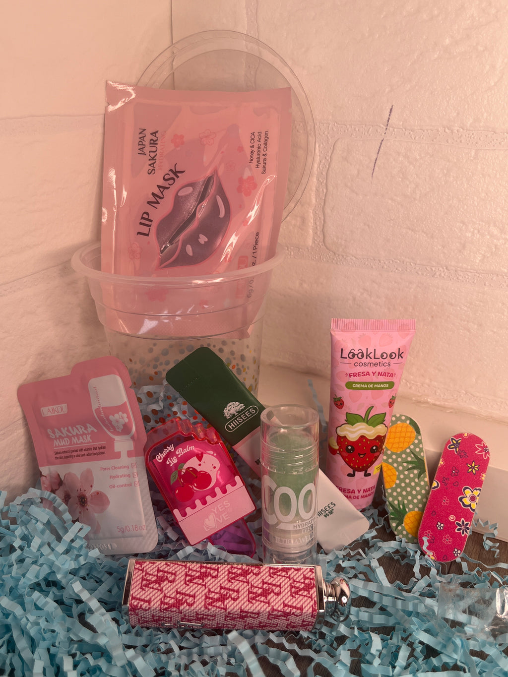 Lote de cosmética en vaso
